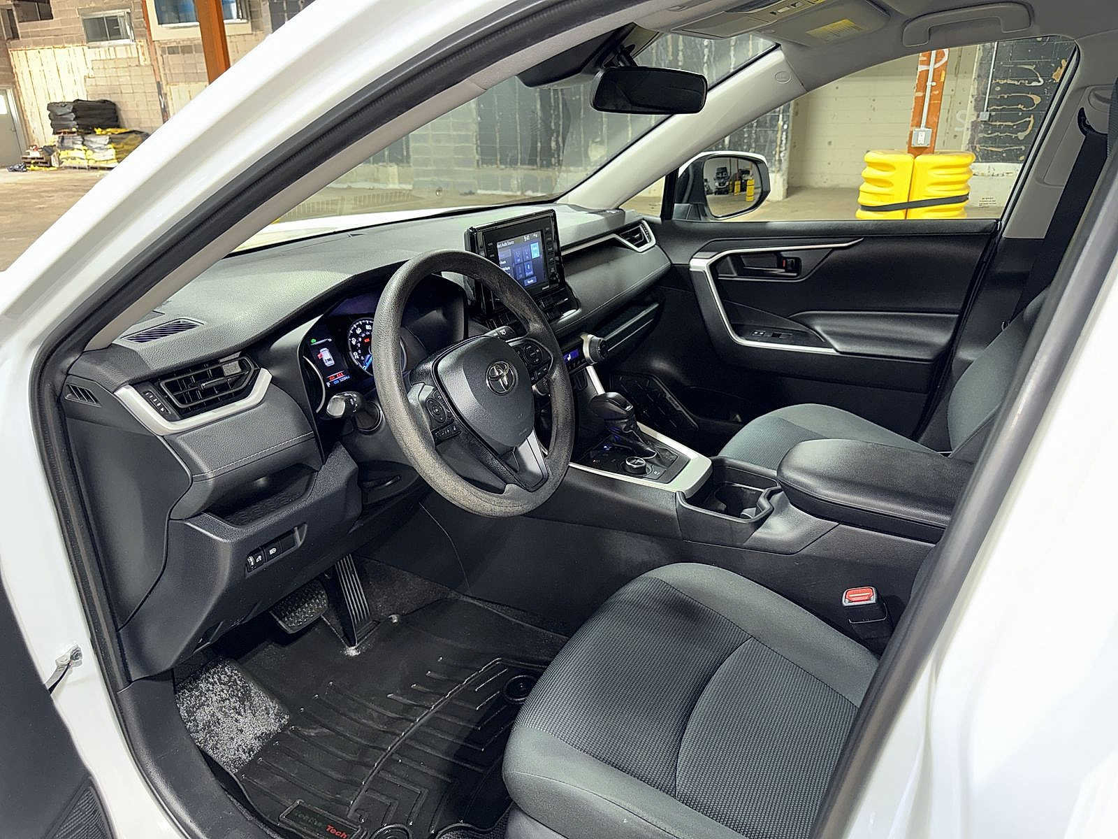 Used 2020 Toyota RAV4 LE w/ Carpet Mat Package AWD/4WD image 28