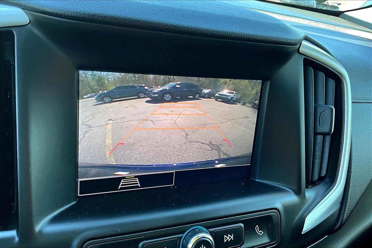 Used 2022 GMC Terrain SLE w/ Driver Convenience Package FWD image 9