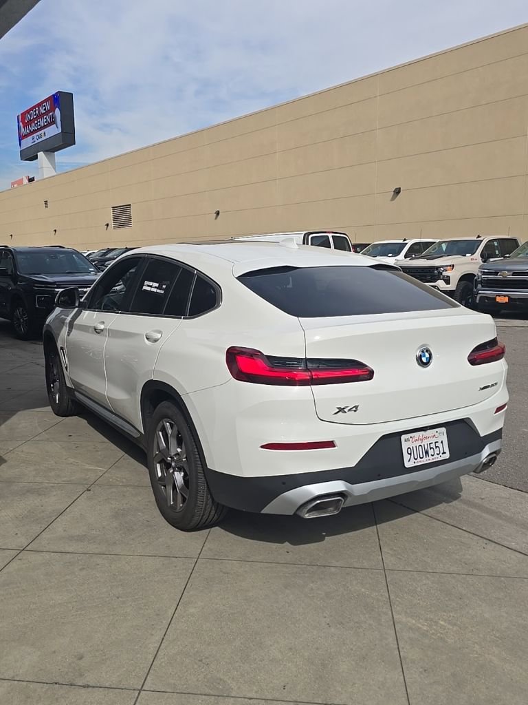 Used 2025 BMW X4 xDrive30i image 3