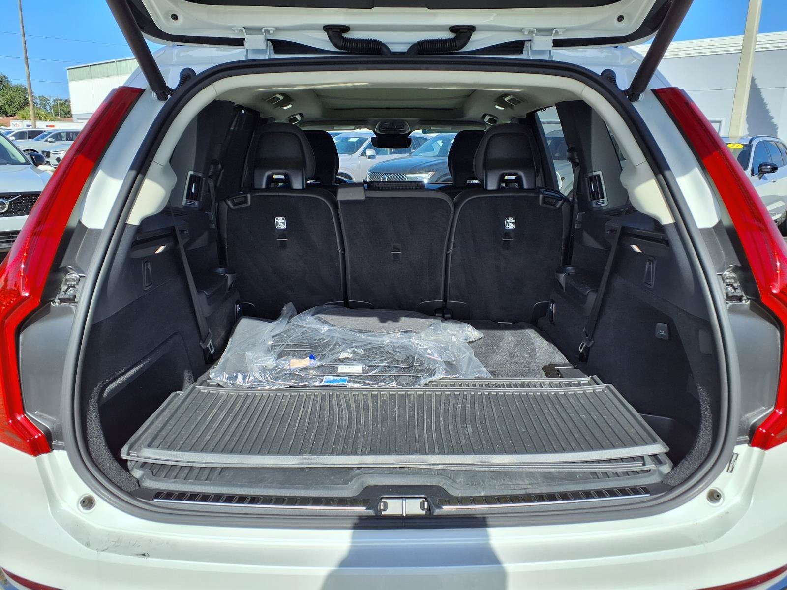 Certified 2025 Volvo XC90 B6 Ultra w/ Protection Package AWD/4WD image 18