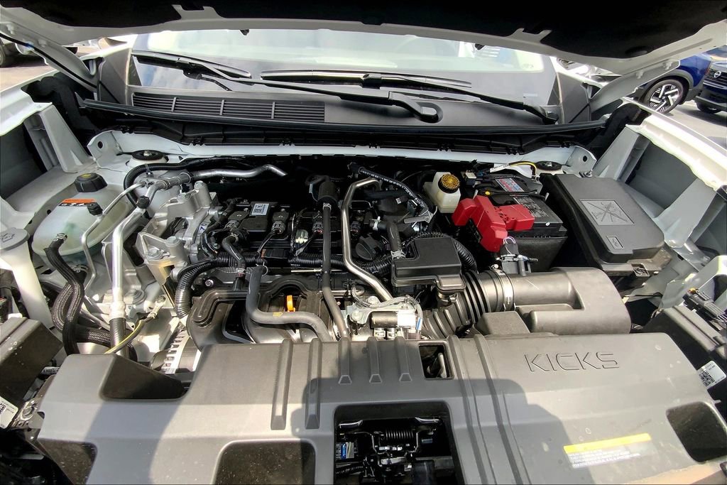 New 2025 Nissan Kicks SR image 5