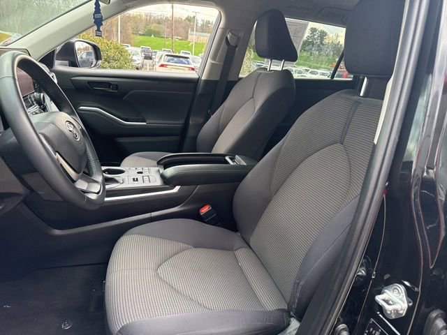 Used 2023 Toyota Highlander LE image 26