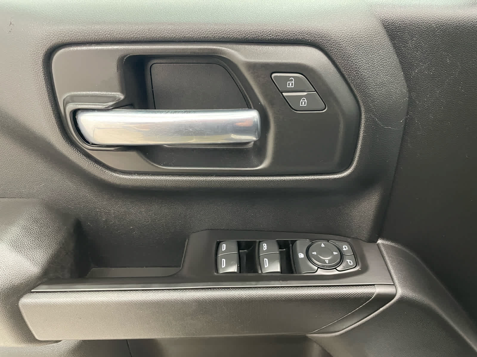 Used 2020 Chevrolet Silverado 1500 Custom w/ Custom Value Package AWD/4WD image 8