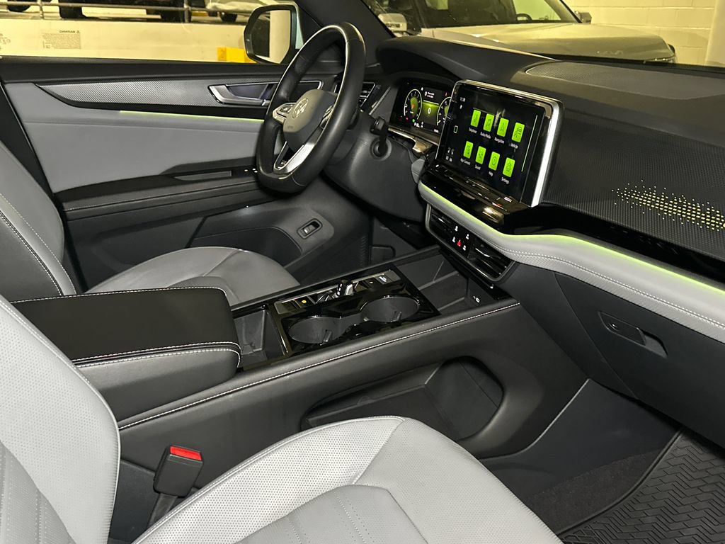 Used 2024 Volkswagen Atlas Cross Sport SEL R-Line AWD/4WD image 10