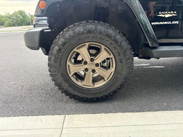 Used 2014 Jeep Wrangler Sahara w/ Connectivity Group AWD/4WD image 8