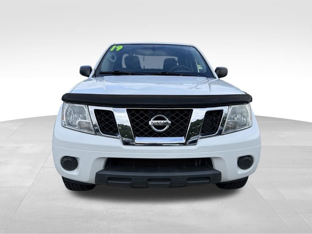 Used 2019 Nissan Frontier SV image 2
