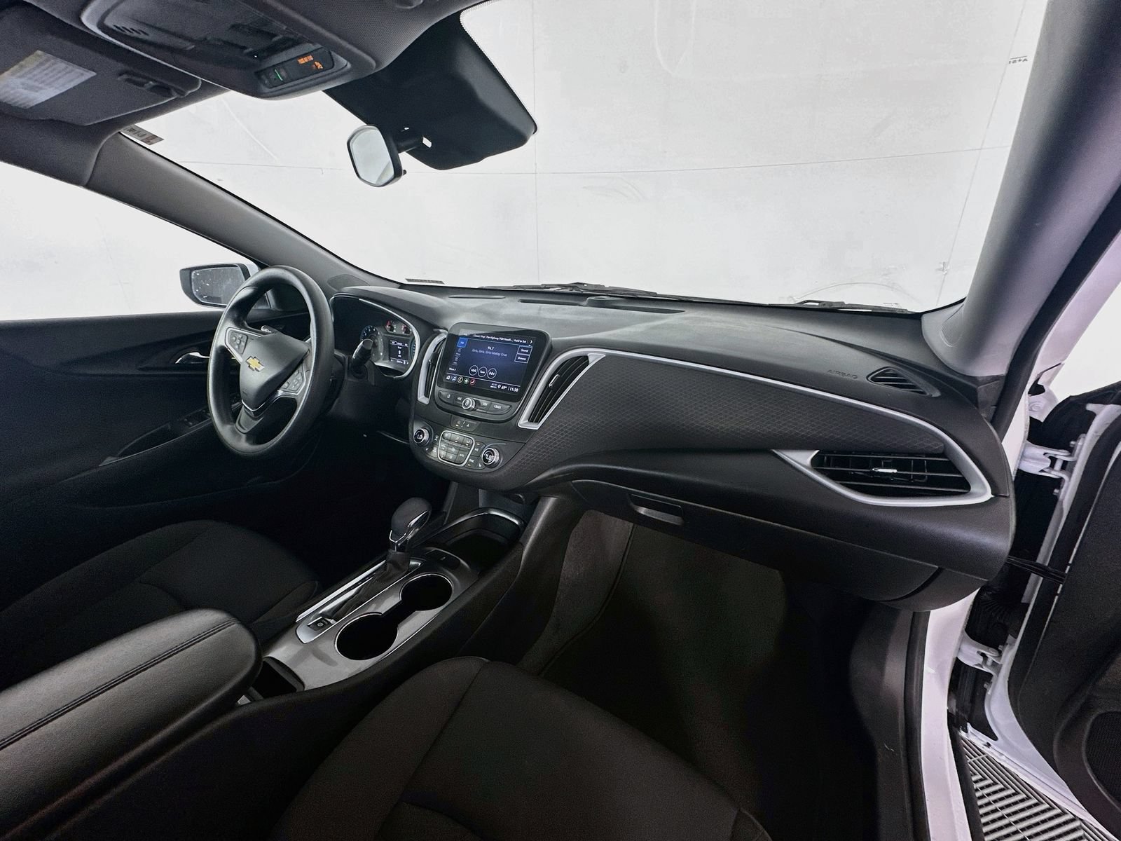 Used 2023 Chevrolet Malibu LT FWD image 27