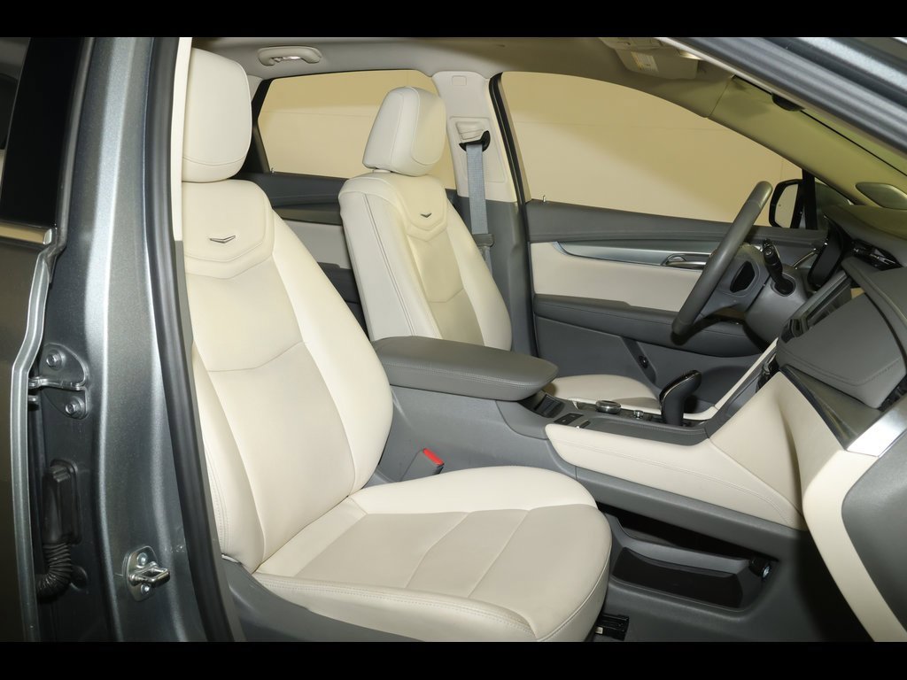 Used 2025 Cadillac XT5 Premium Luxury image 32
