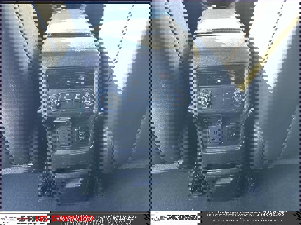 Used 2018 GMC Acadia SLT w/ LPO, Floor Liner Package image 15