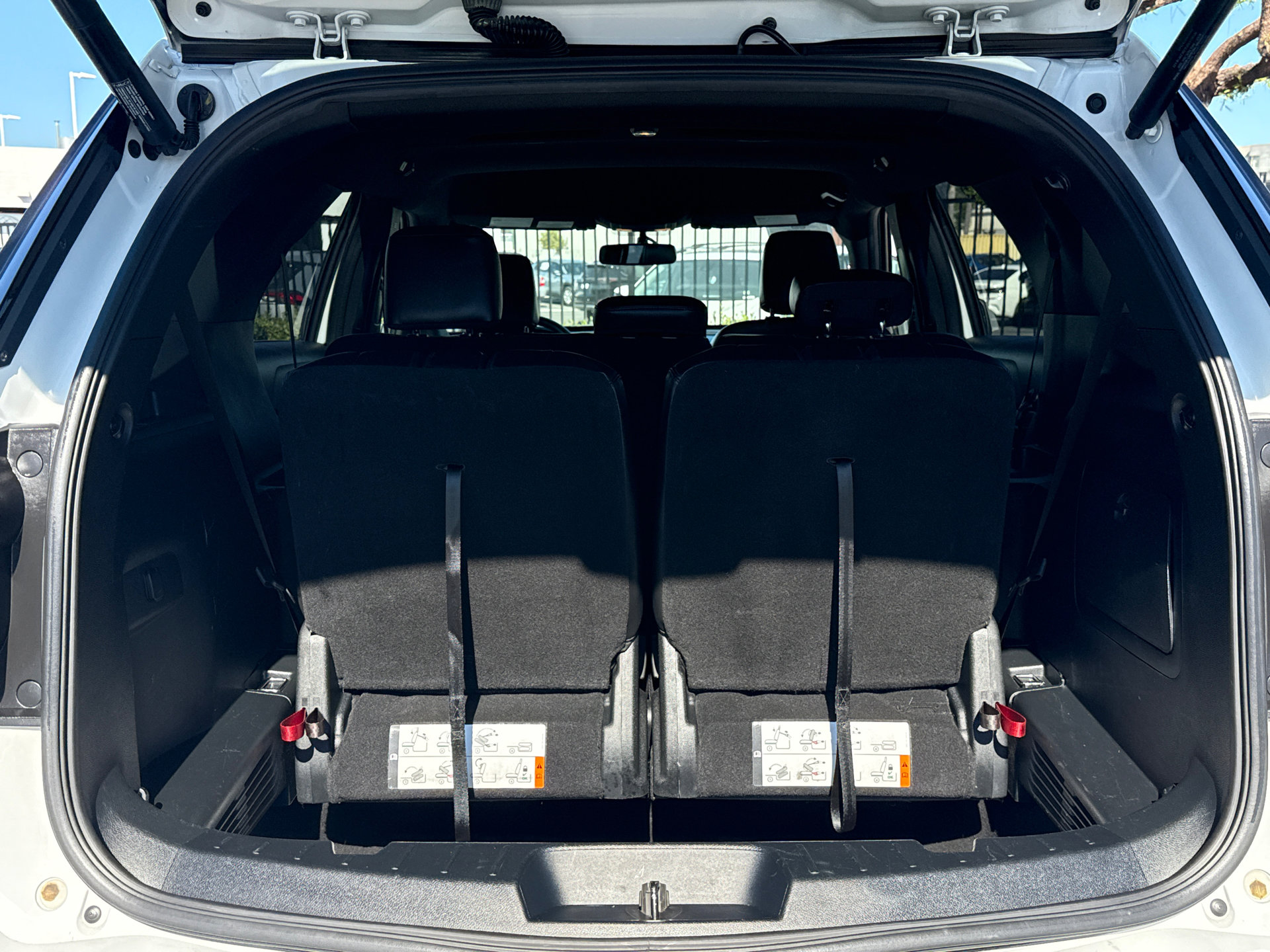 Used 2018 Ford Explorer XLT w/ Equipment Group 202A image 10