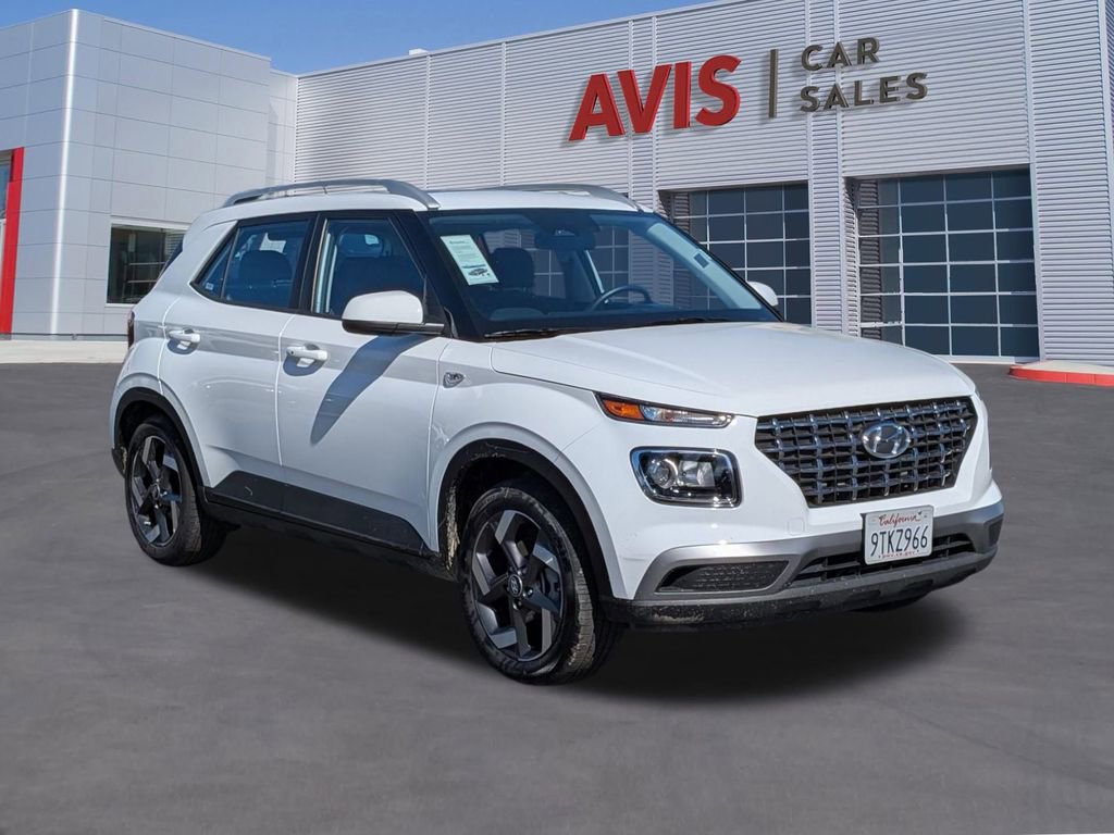 Used 2025 Hyundai Venue SEL image 3