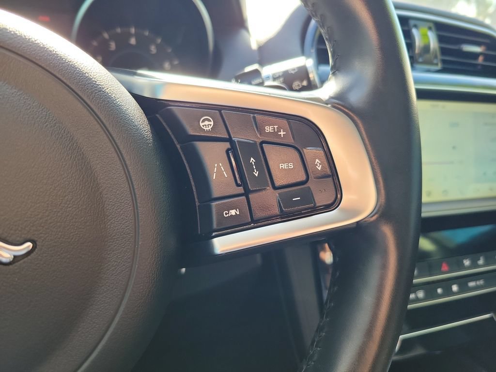 Used 2020 Jaguar F-PACE Prestige AWD/4WD image 25