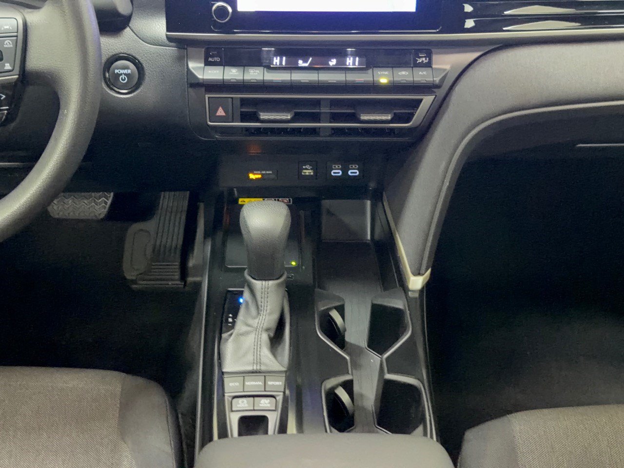 Used 2025 Toyota Camry LE FWD image 22