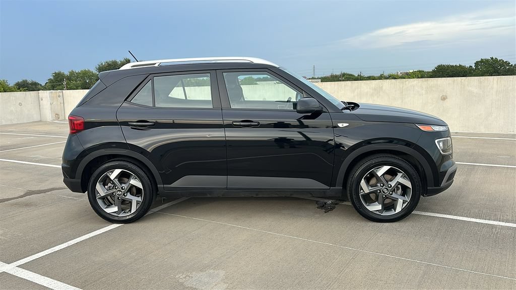 Used 2025 Hyundai Venue SEL FWD image 14