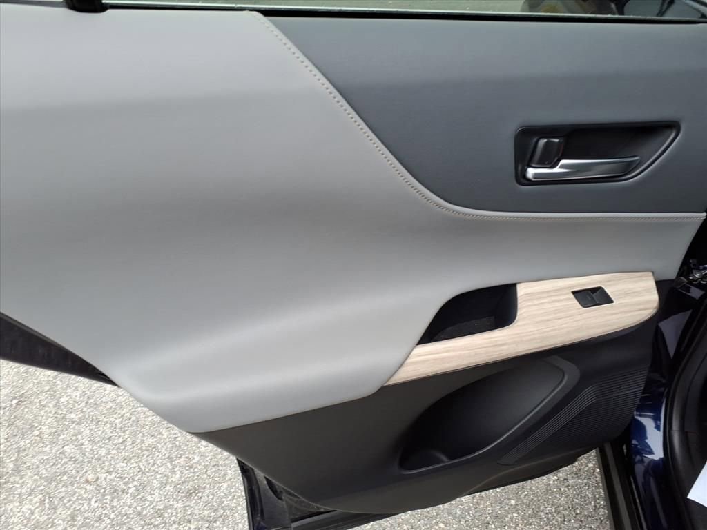 Used 2023 Toyota Venza Limited image 22