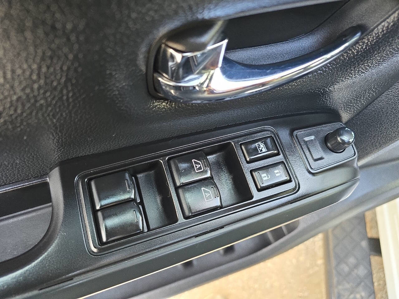 Used 2018 Nissan Titan XD image 12