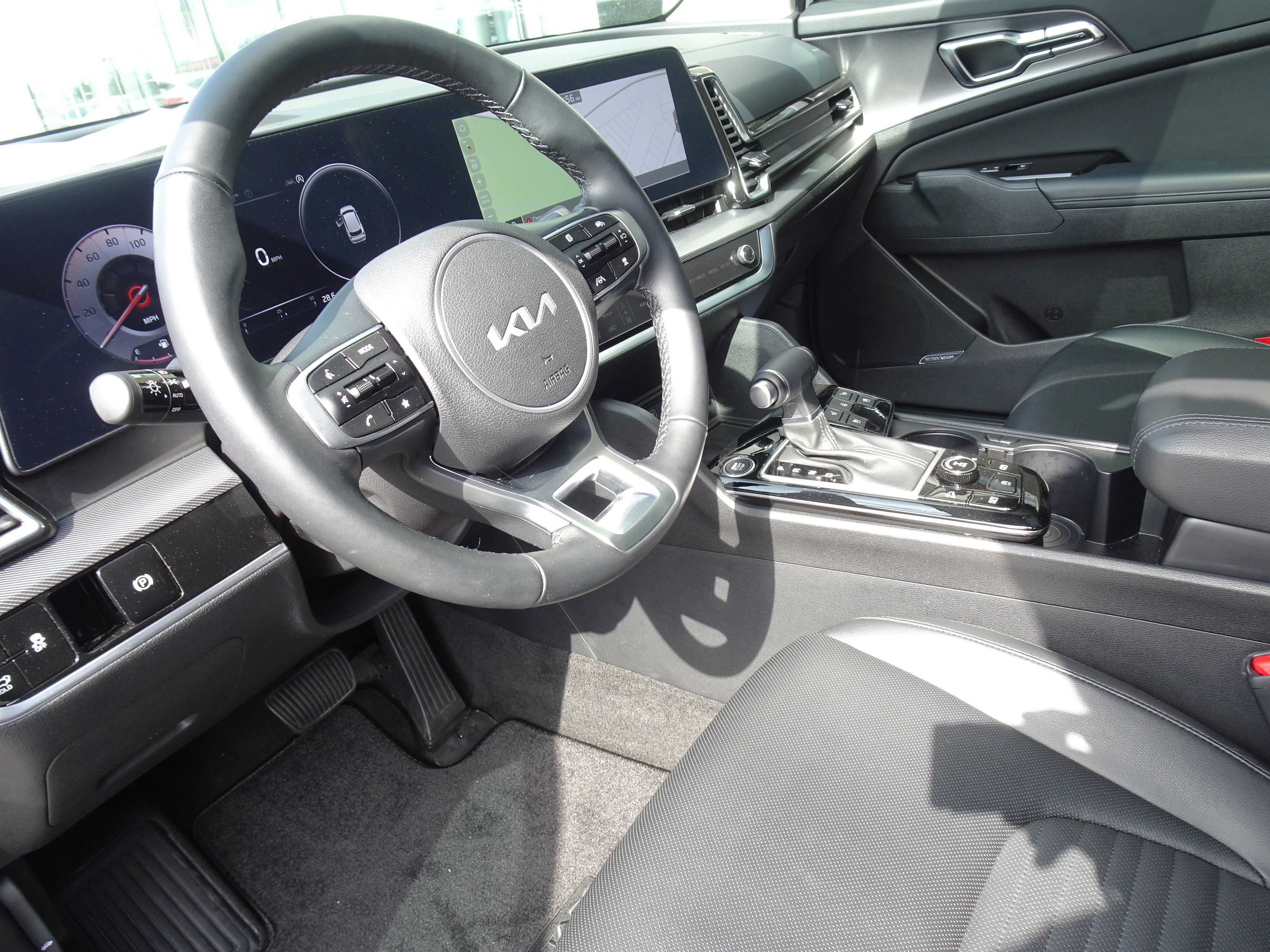 Used 2025 Kia Sportage SX image 13