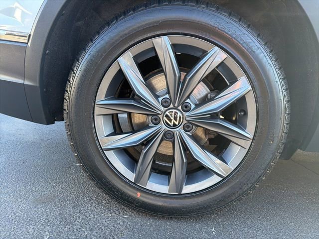Certified 2023 Volkswagen Tiguan SE image 10