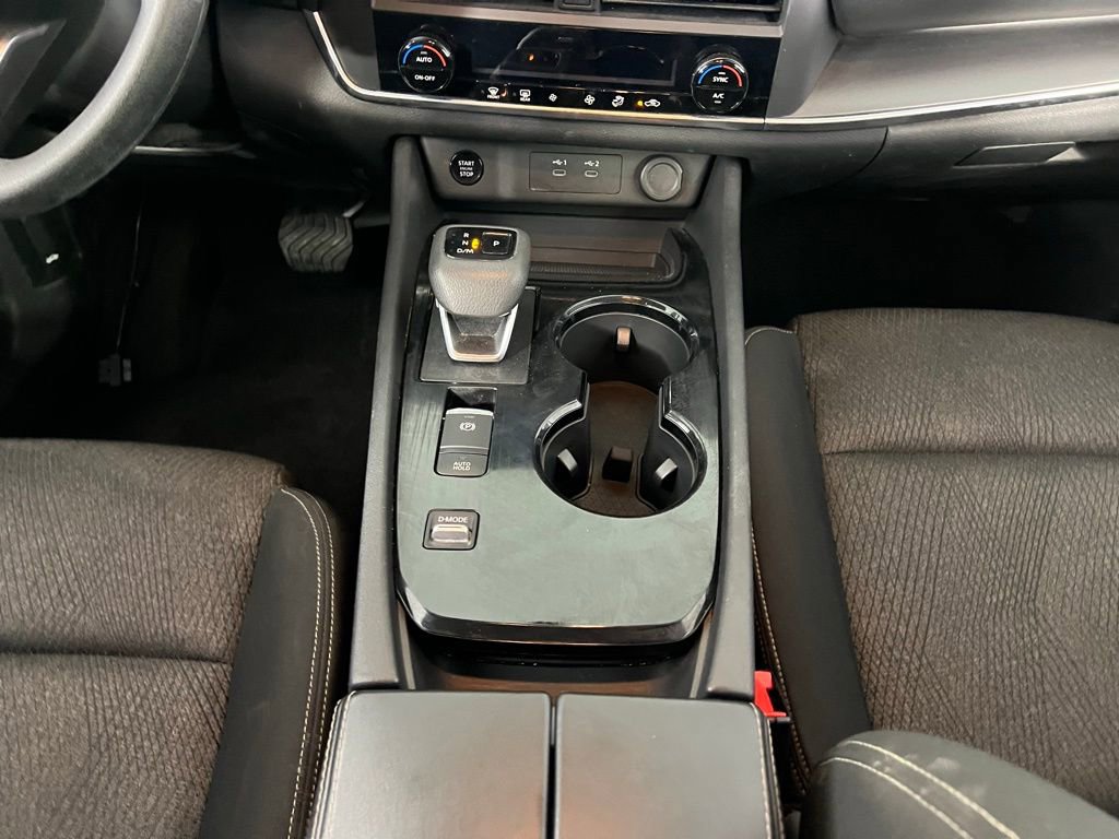 Used 2024 Nissan Rogue SV image 15