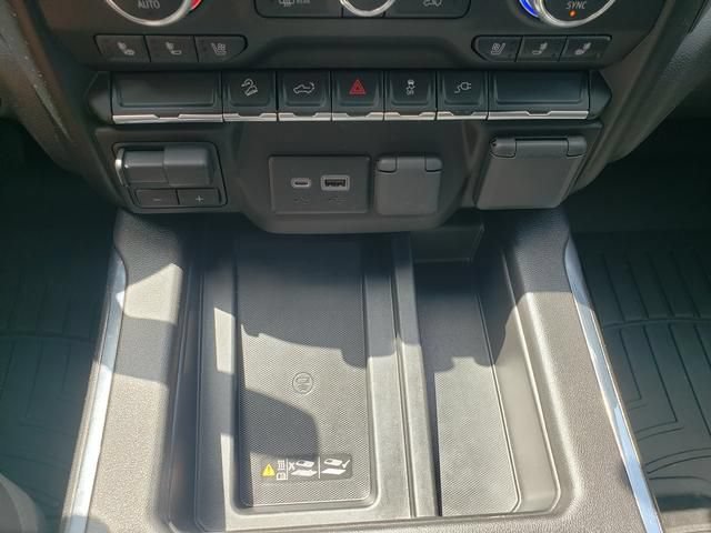 Used 2022 GMC Sierra 1500 AT4 w/ AT4 Preferred Package AWD/4WD image 18