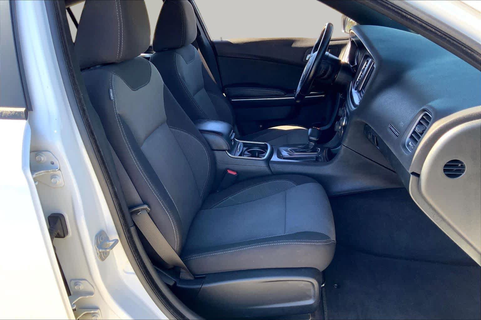 Used 2018 Dodge Charger SXT RWD image 9