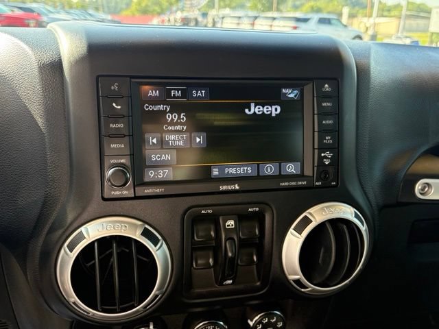 Used 2018 Jeep Wrangler Unlimited Rubicon w/ Cold Weather Group AWD/4WD image 15