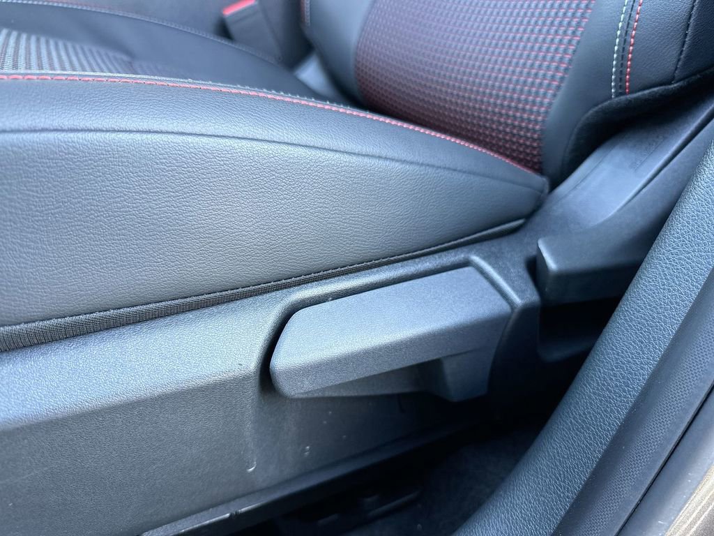 Certified 2025 Nissan Kicks SR image 23