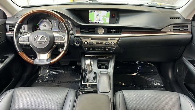 Used 2016 Lexus ES 300h image 10
