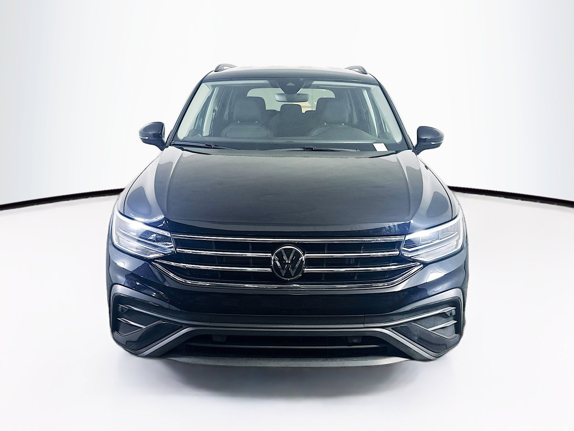 Used 2024 Volkswagen Tiguan S image 2