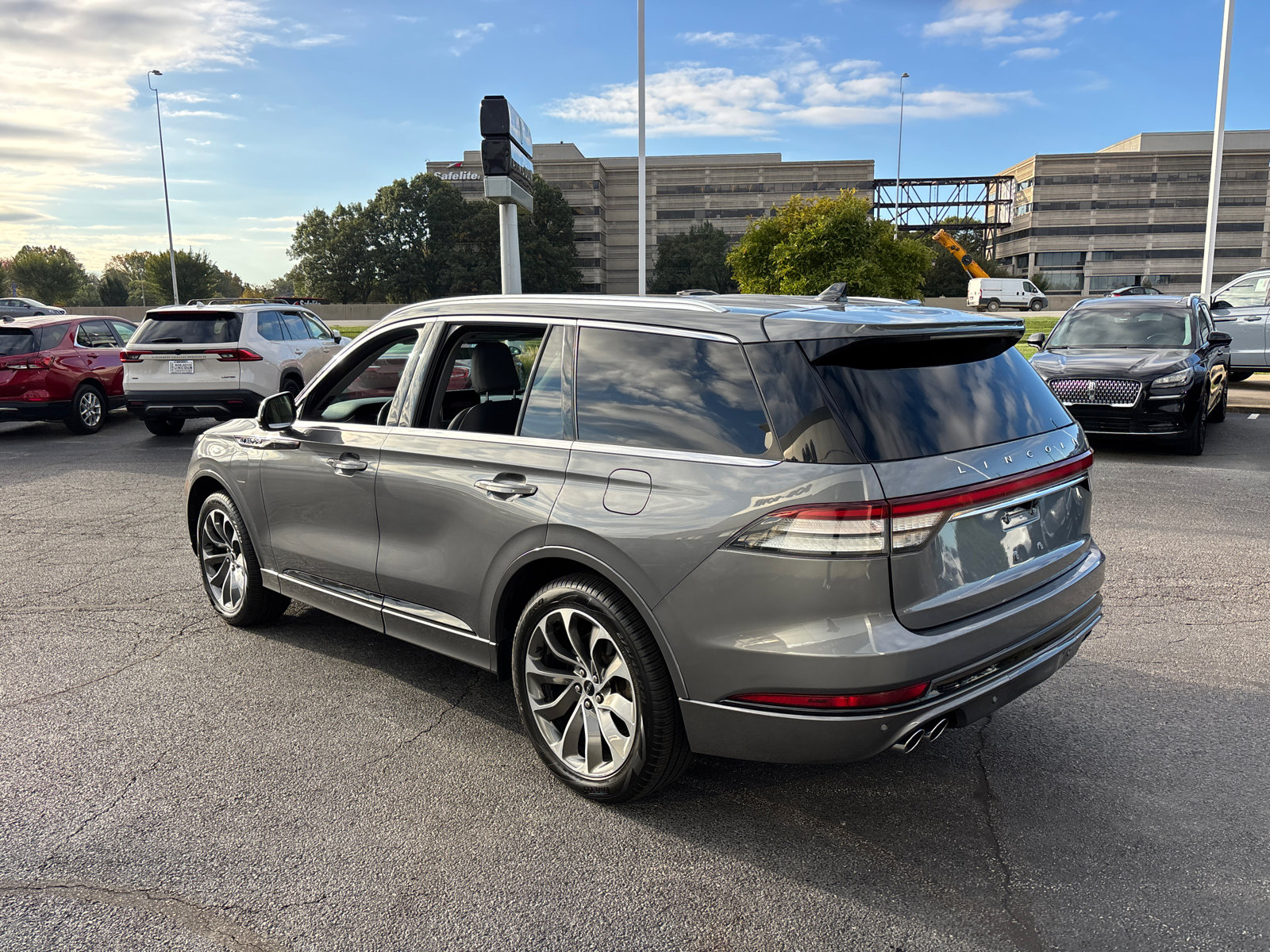 Used 2021 Lincoln Aviator Grand Touring w/ Elements Package Plus image 5