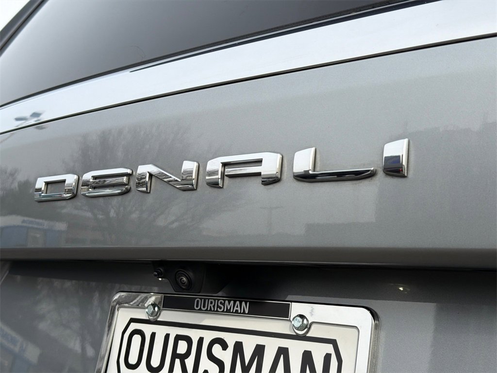 Used 2025 GMC Yukon Denali w/ Denali Reserve Package image 9