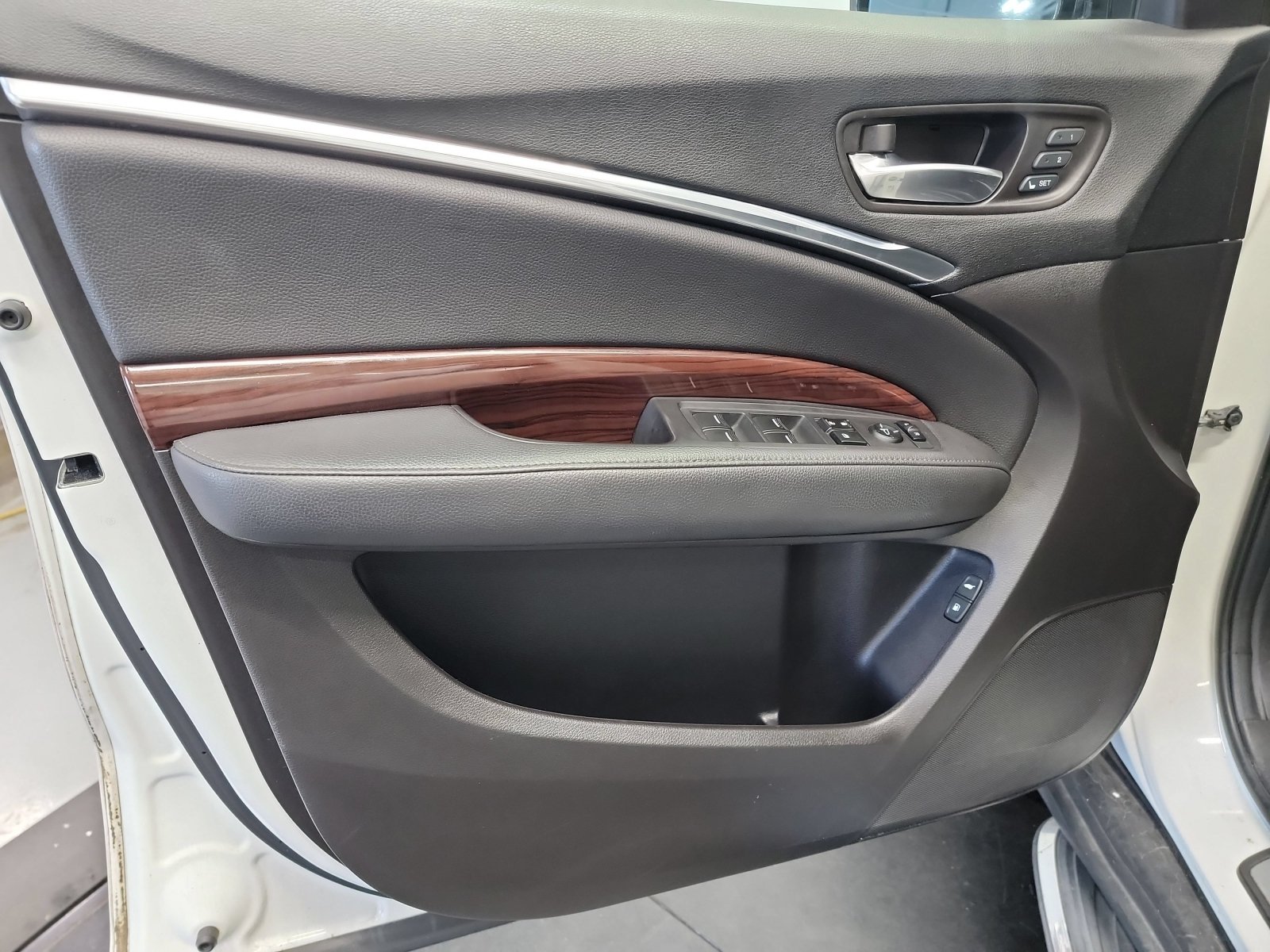 Used 2016 Acura MDX SH-AWD w/ Tech & Entertainment image 13