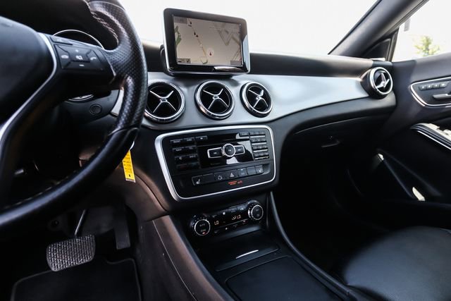 Used 2014 Mercedes-Benz CLA 250 image 35