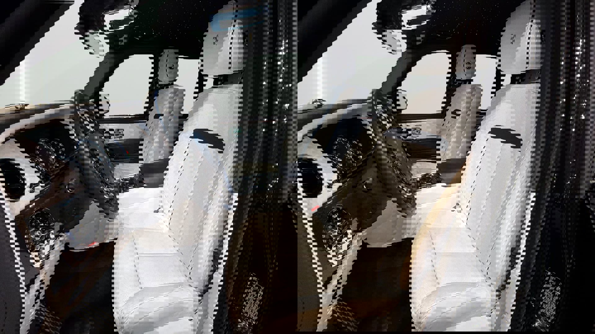 Used 2022 Rolls-Royce Cullinan Black Badge w/ Dark Exterior Package image 38