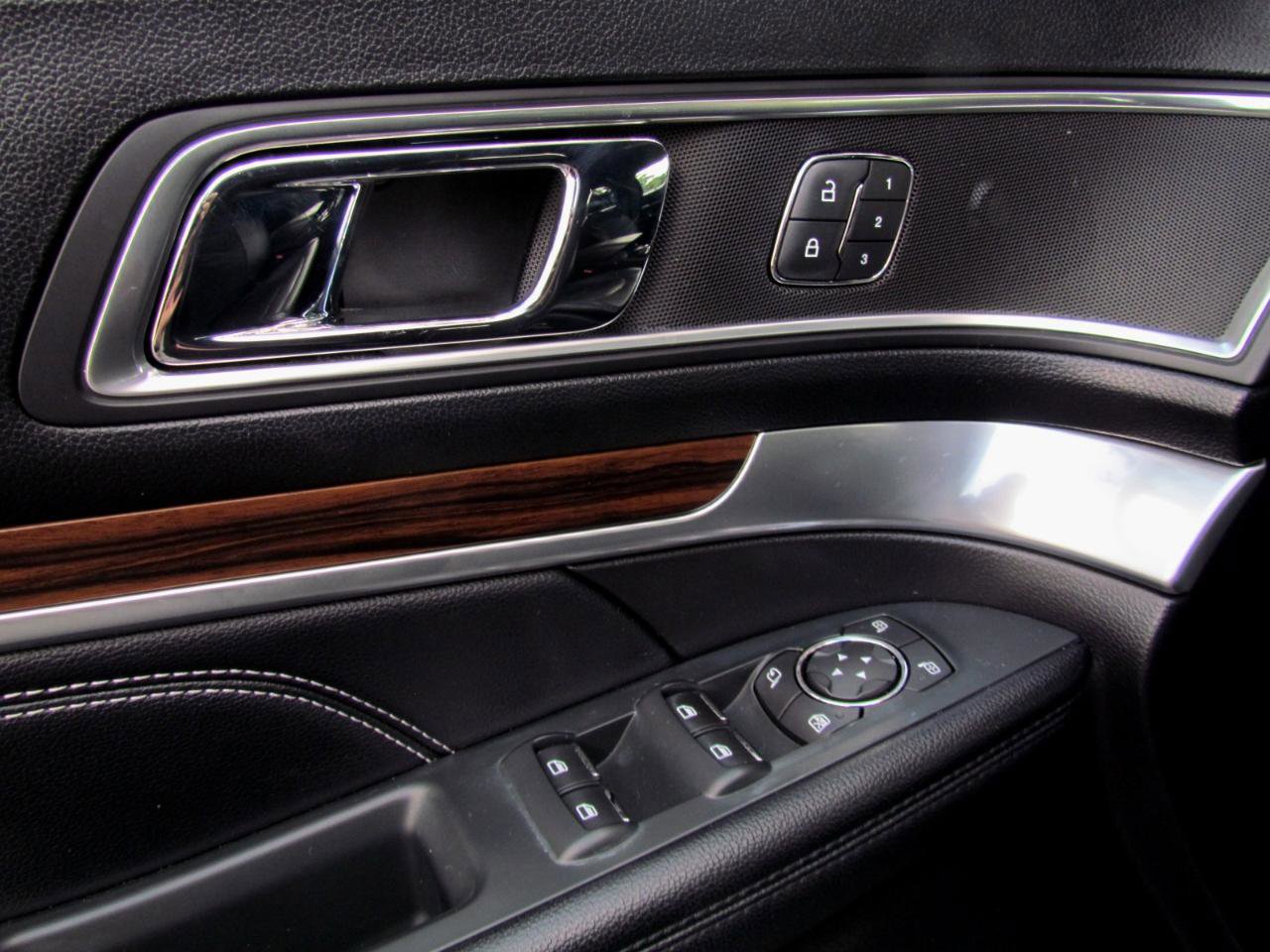 Used 2018 Ford Explorer Limited w/ Equipment Group 301A FWD image 29