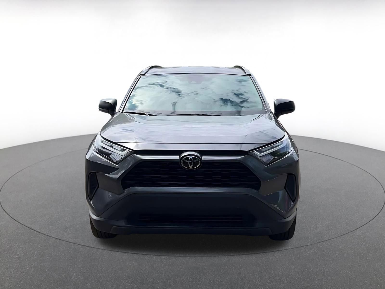 Used 2025 Toyota RAV4 LE AWD/4WD image 4