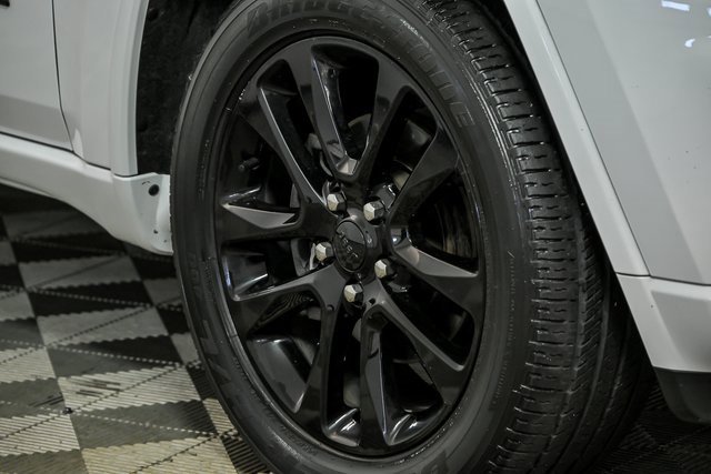 Used 2020 Jeep Grand Cherokee Altitude video 3