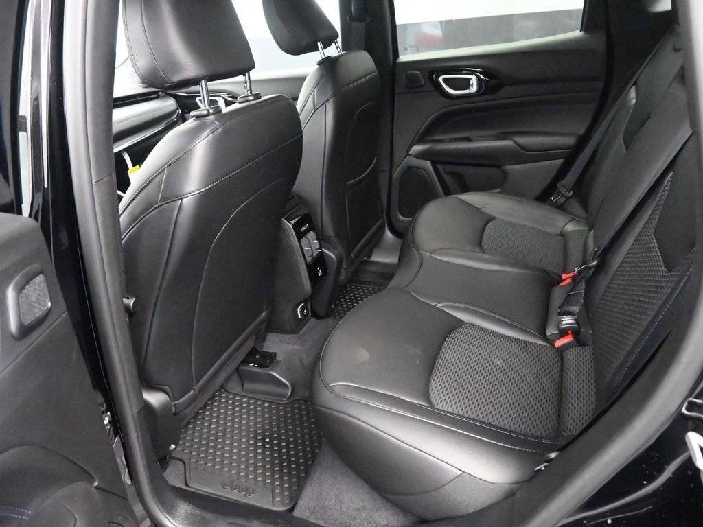 New 2026 Jeep Compass Latitude w/ Sun and Sound Group image 17