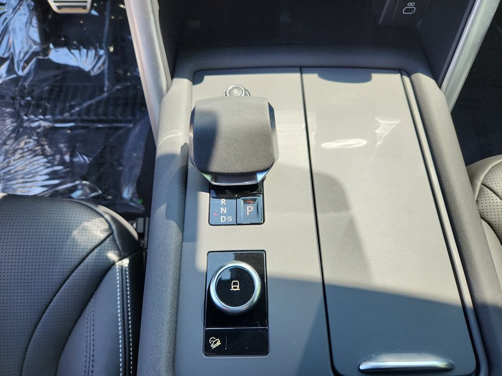 Certified 2025 Land Rover Discovery Dynamic SE AWD/4WD image 16