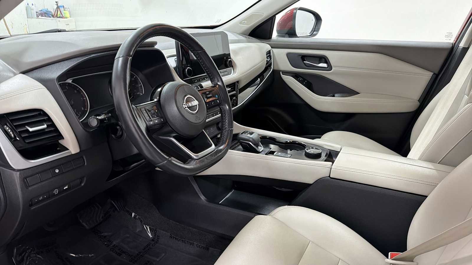 Used 2023 Nissan Rogue SL w/ SL Premium Package image 12