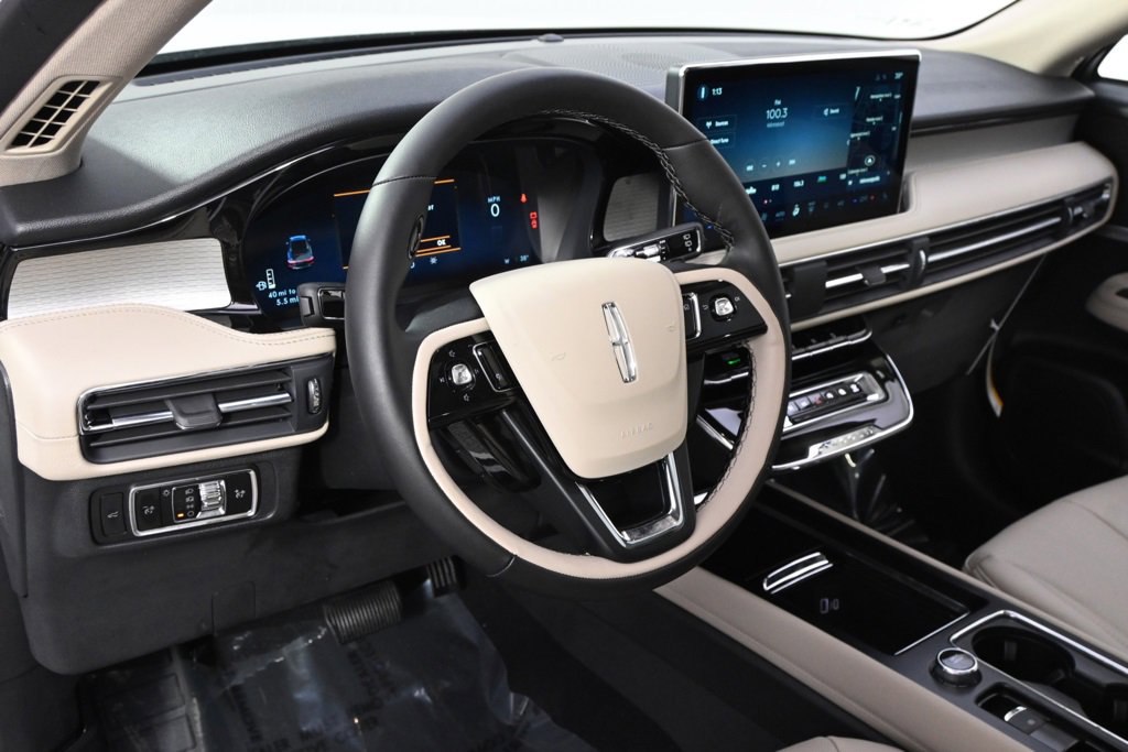 New 2026 Lincoln Corsair Premiere image 12