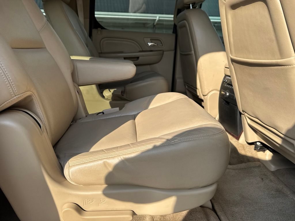 Used 2012 Cadillac Escalade ESV Luxury AWD/4WD image 38