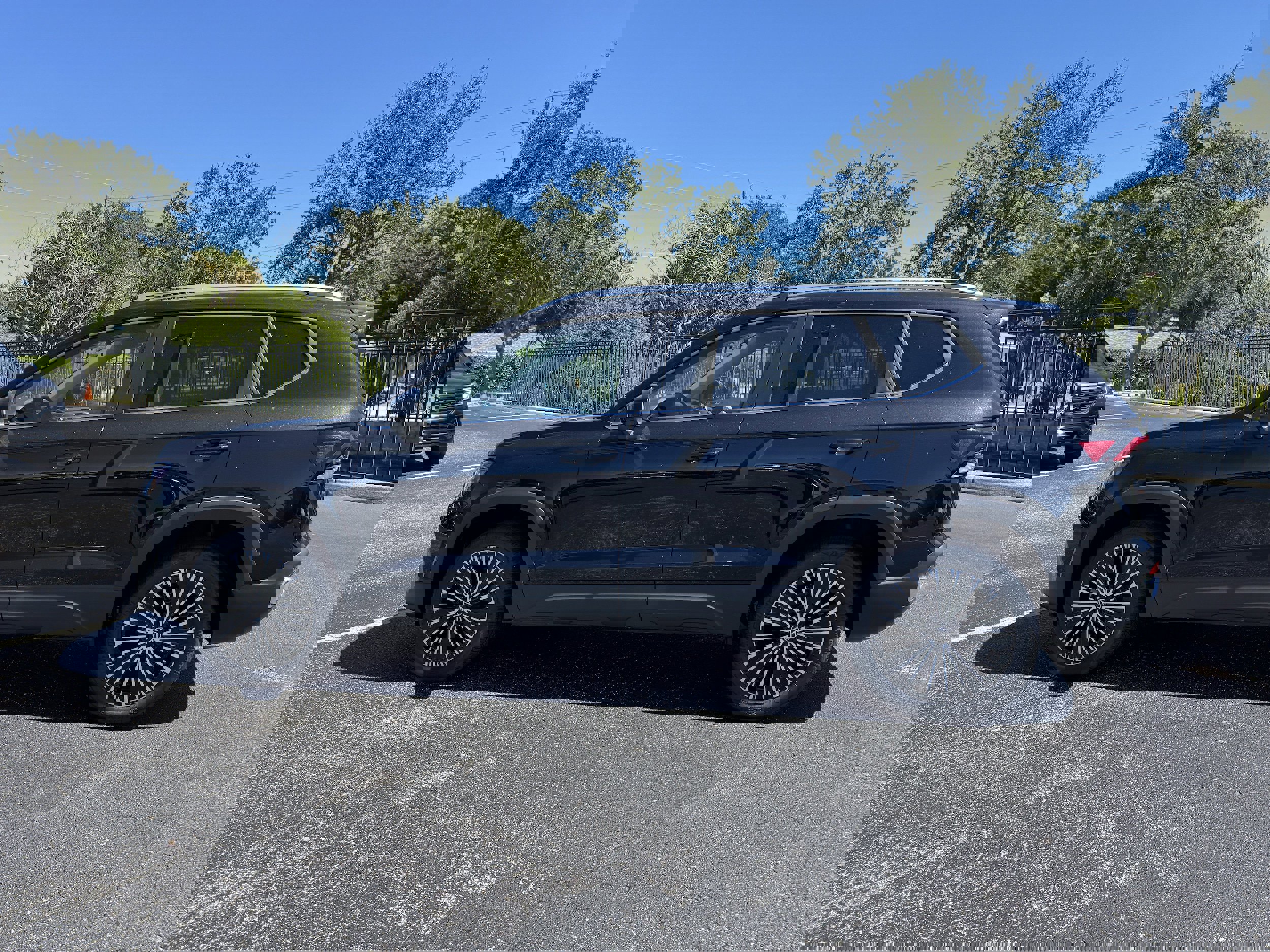 New 2025 Volkswagen Taos SE image 6