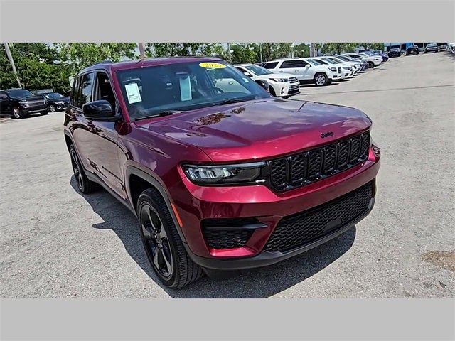 Used 2023 Jeep Grand Cherokee Altitude image 28