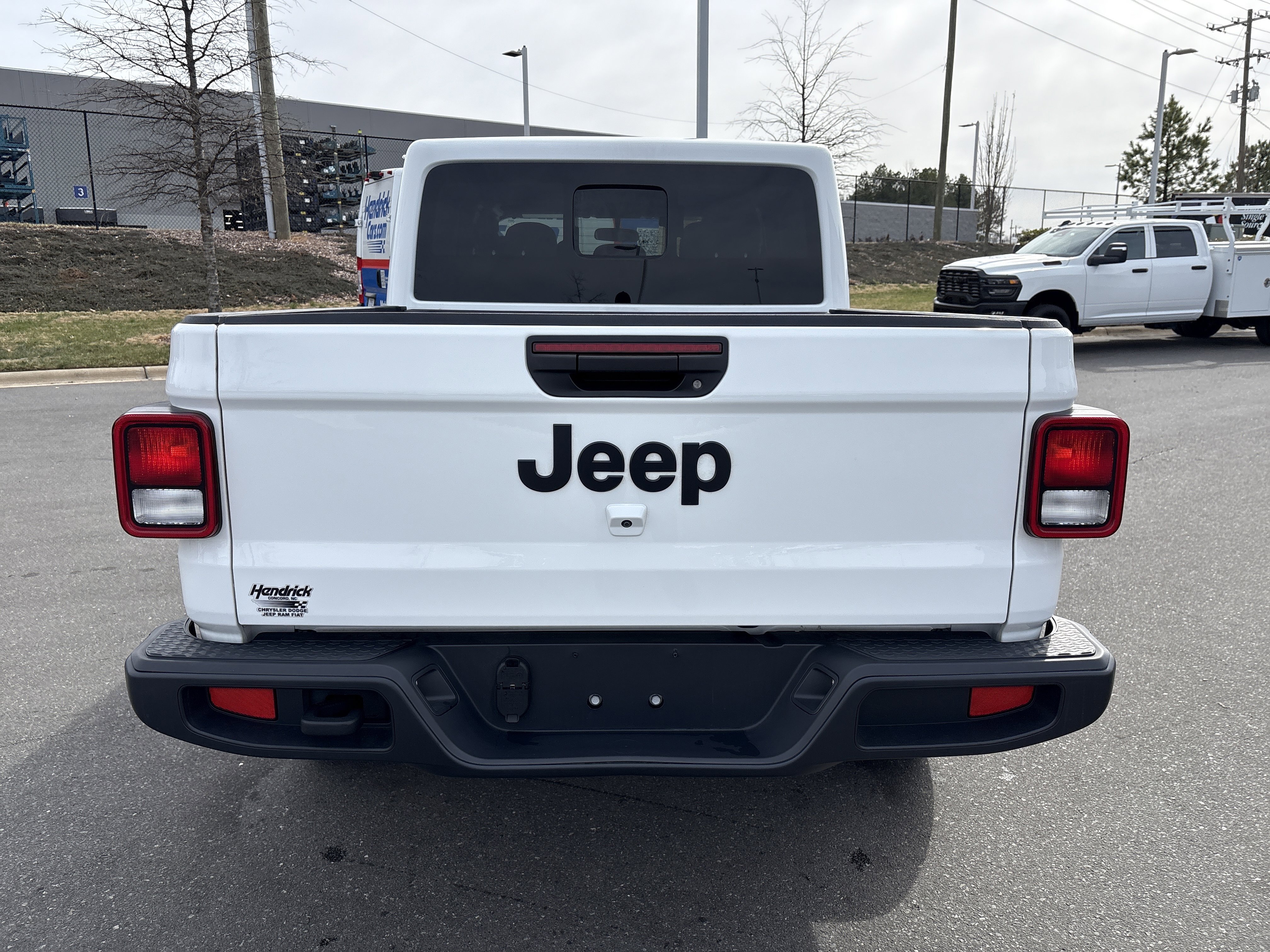 Certified 2025 Jeep Gladiator Nighthawk image 9