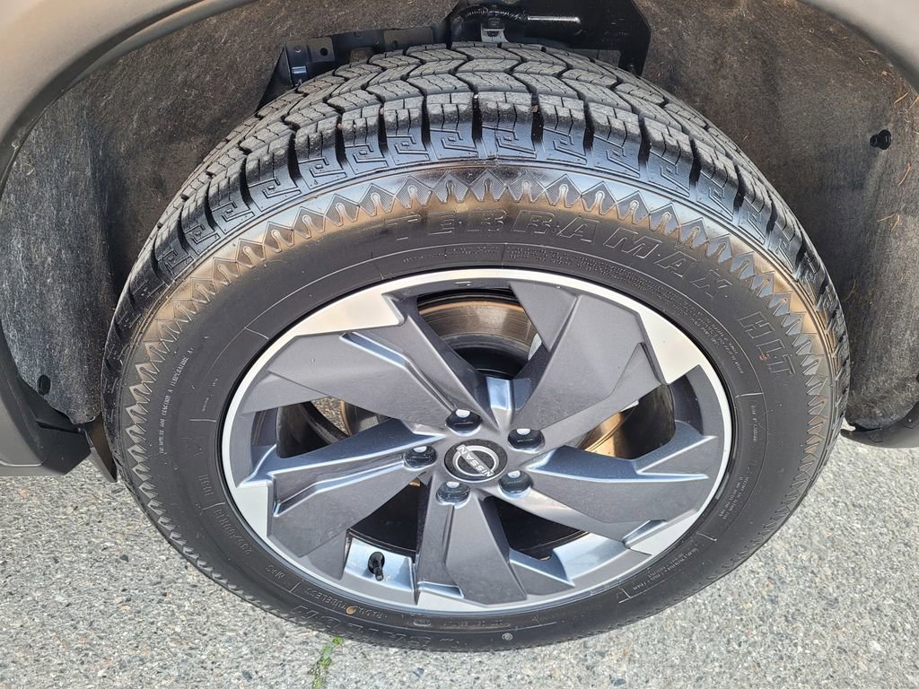 Used 2024 Nissan Rogue SV image 25