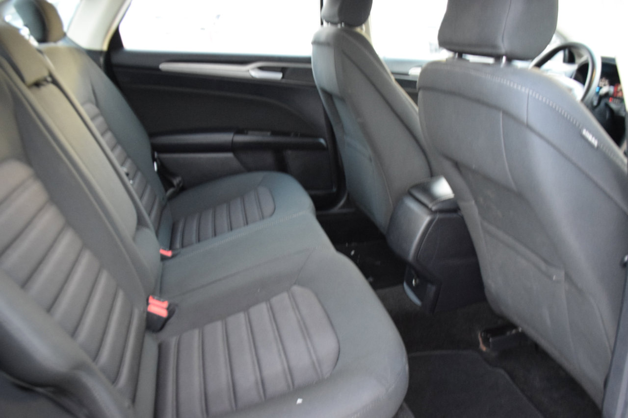 Used 2017 Ford Fusion SE image 23