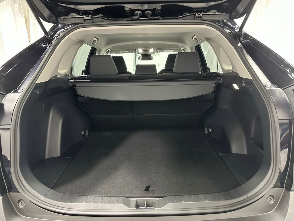 Used 2025 Toyota RAV4 XLE image 37
