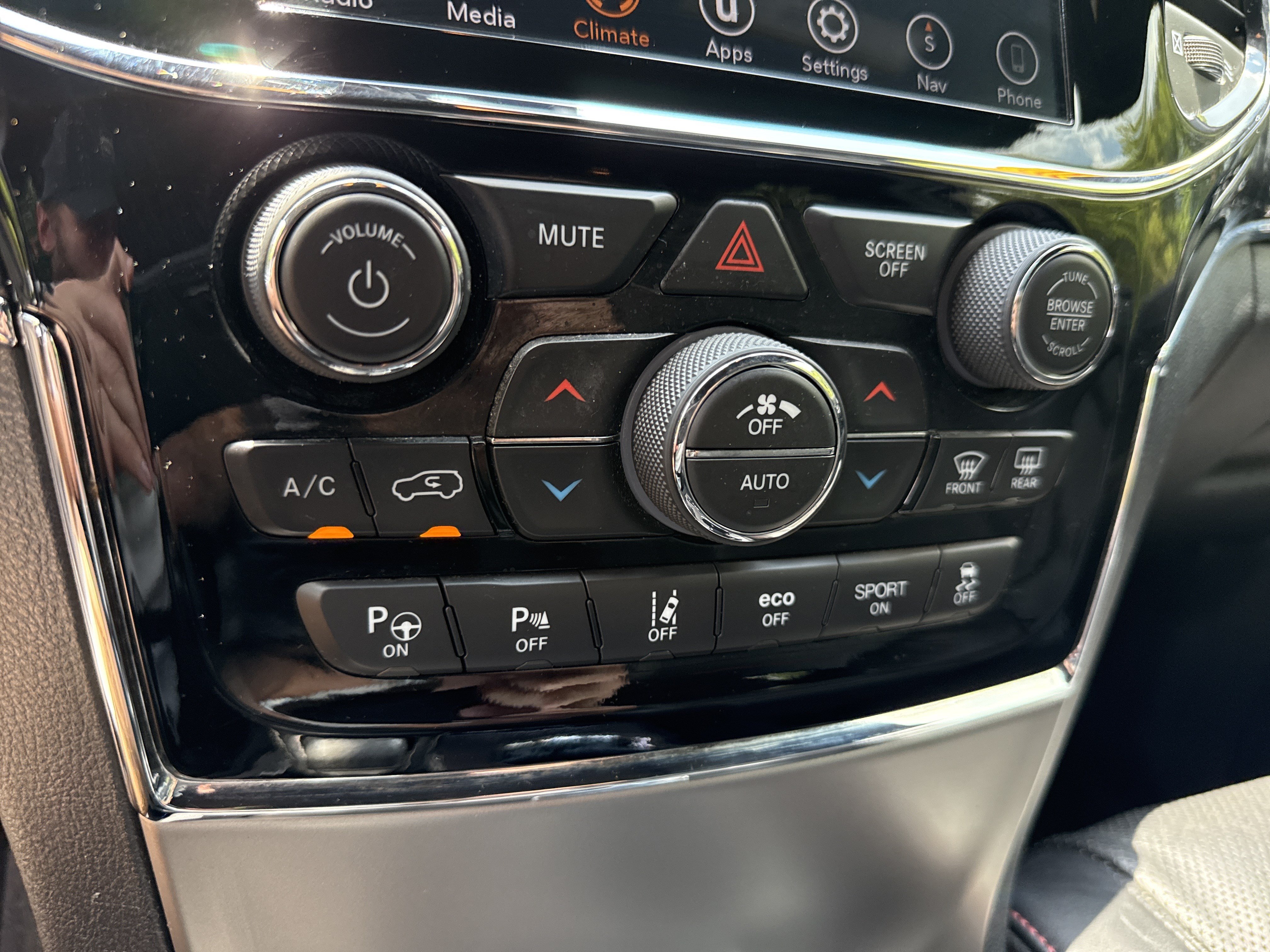 Used 2019 Jeep Grand Cherokee Trailhawk w/ Trailhawk Luxury Group AWD/4WD image 28