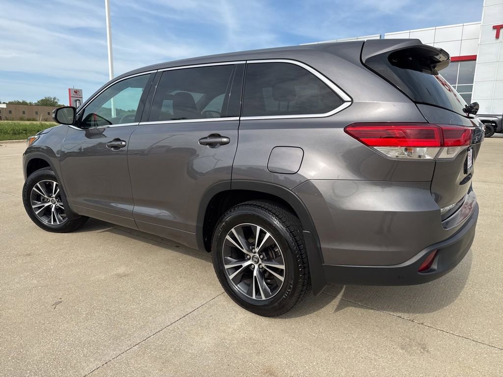Used 2018 Toyota Highlander Plus AWD/4WD image 5